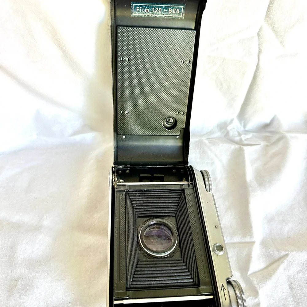 RARE VOIGHTLANDER BESSA II FOLDING CAMERA COLOR-HELIAR 3.5/105 LENS MED FORMAT